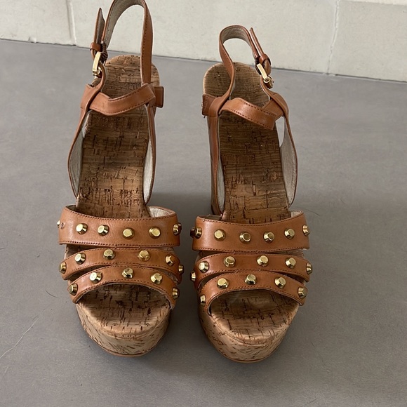 Michael Kors tan wedges - Picture 2 of 6